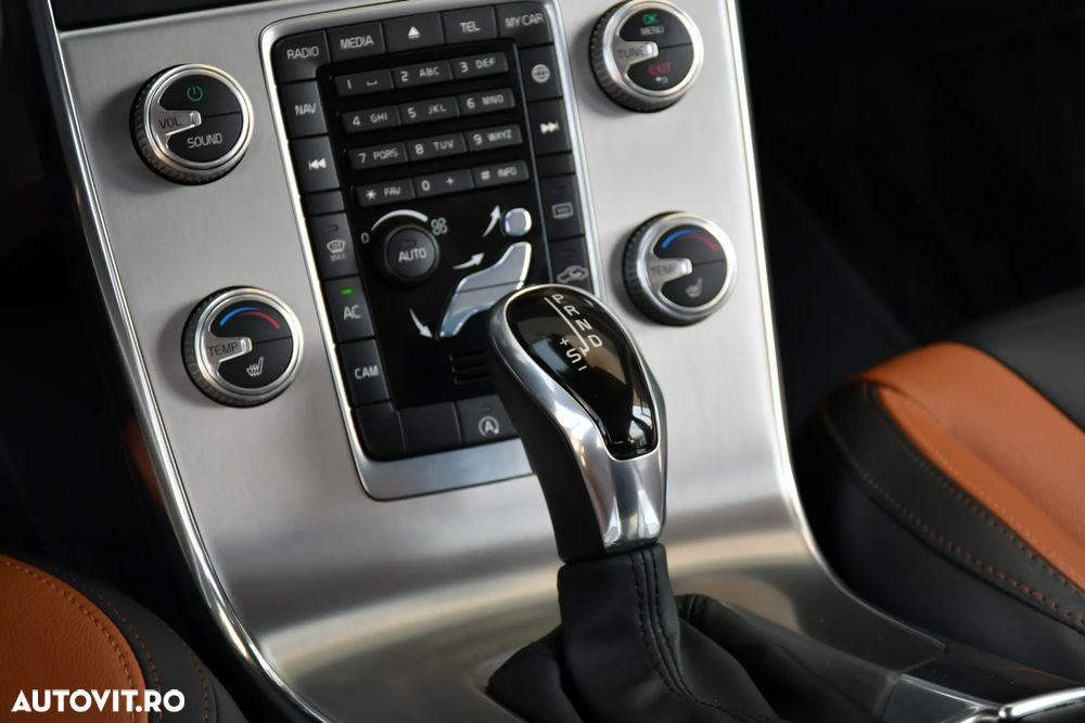 Volvo V60 D4 Geartronic Summum - 25