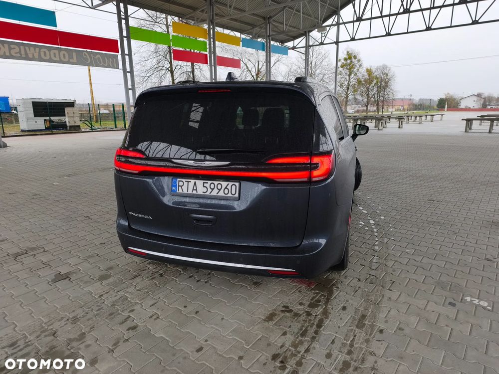 Chrysler Pacifica - 8