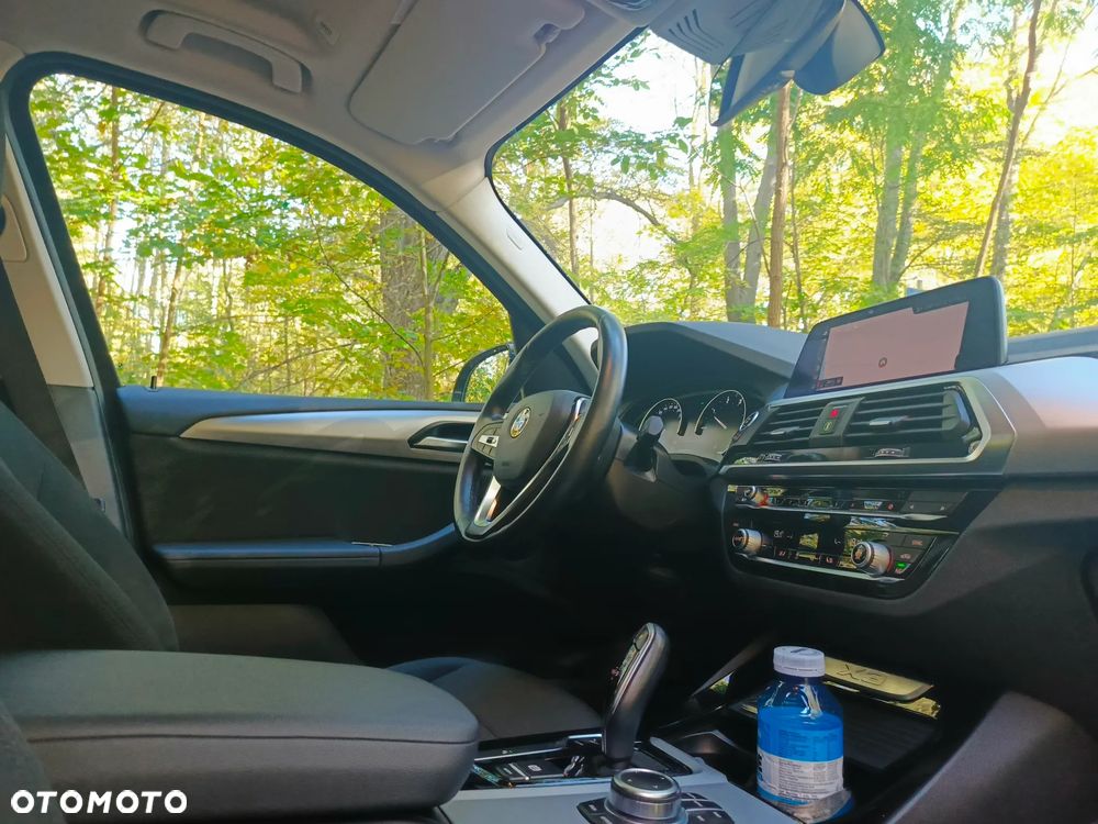BMW X3 sDrive18d - 32