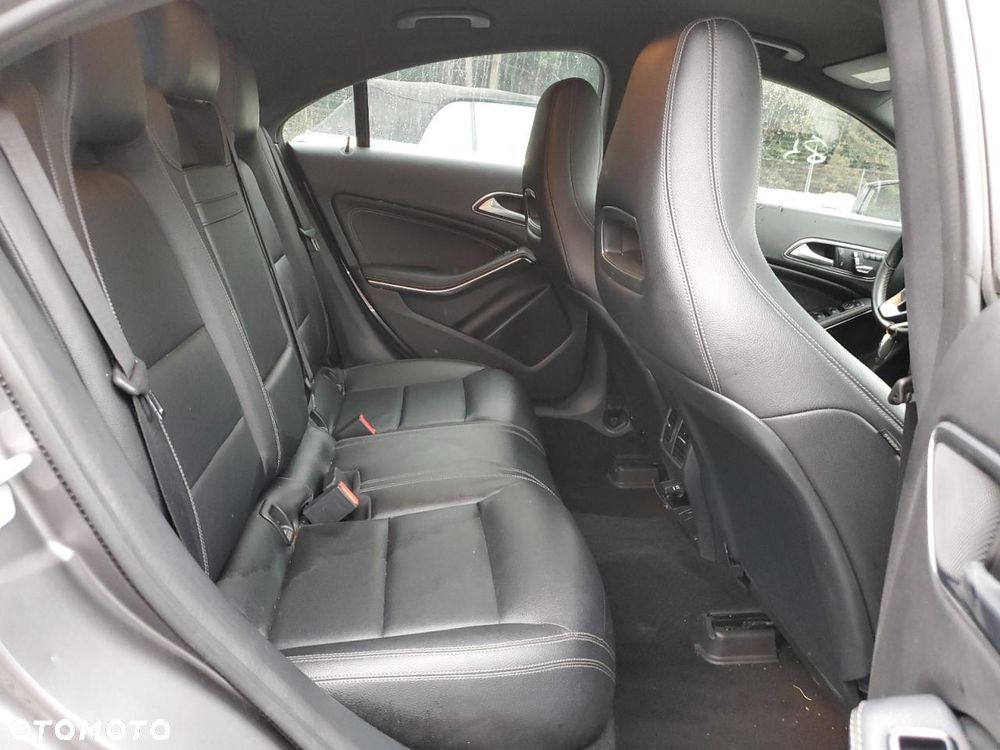 Mercedes-Benz CLA 250 4Matic 7G-DCT AMG Line - 10