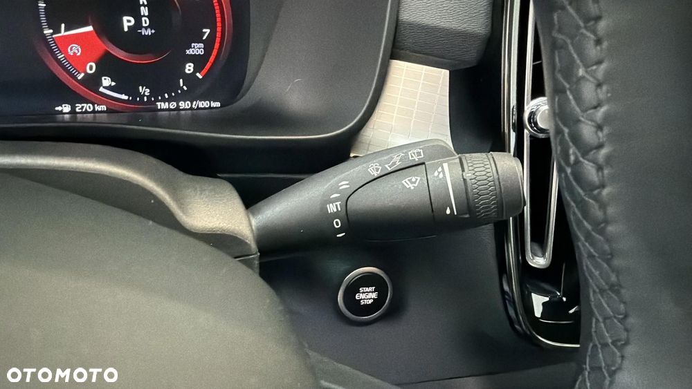 Volvo XC 40 T3 Momentum Pro - 24