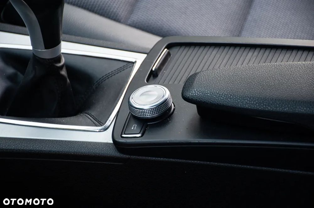 Mercedes-Benz Klasa C 180 T Kompressor BlueEFFICIENCY Avantgarde - 17