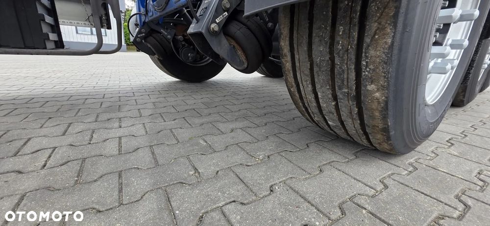 Krone SD dla kontenerów morskich 20, 40 i 45 stóp z agregatem - 18