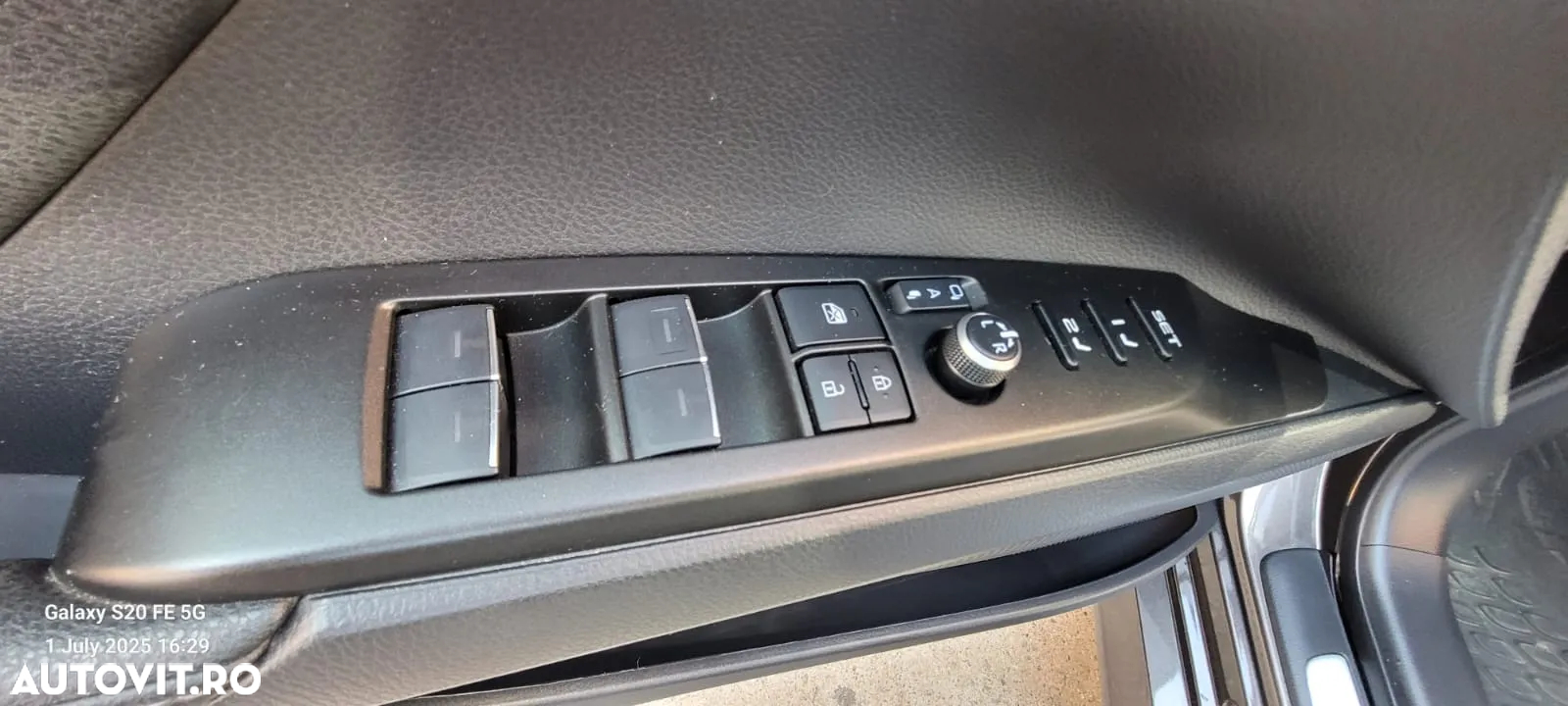 Toyota Camry - 4