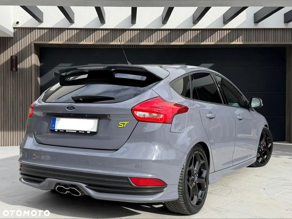 Ford Focus 2.0 EcoBoost ST - 13
