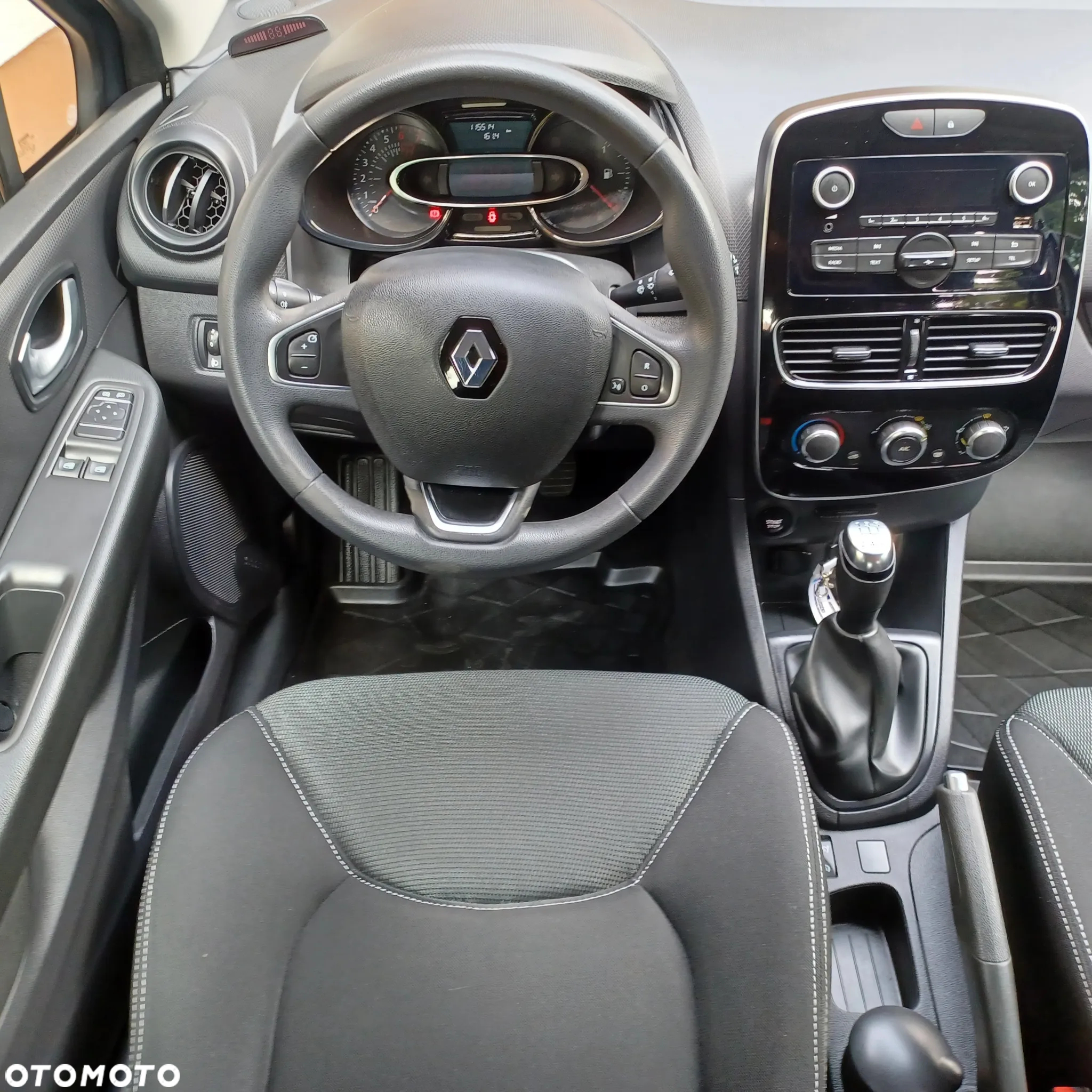 Renault Clio 1.2 16V 75 Life - 6