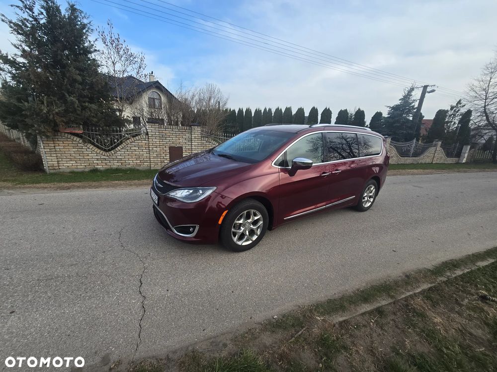 Chrysler Pacifica - 17