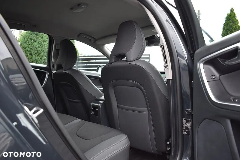 Volvo V60 D4 Momentum - 19