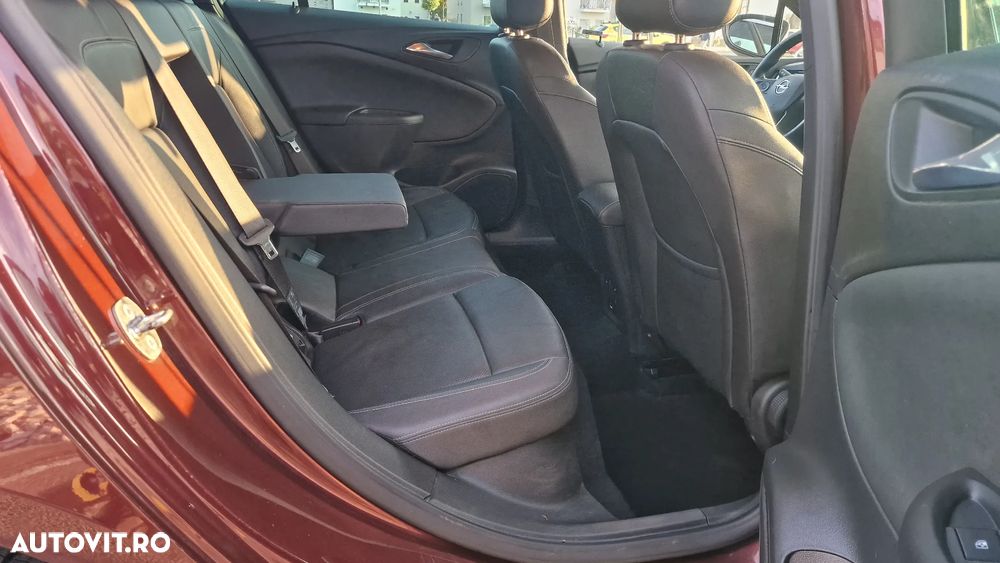 Opel Astra 1.4 Turbo Start/Stop Sports Tourer Business - 13
