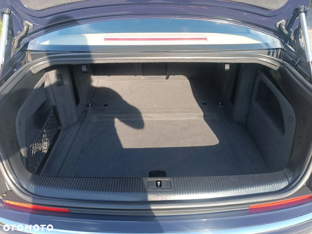 Audi A8 4.2 L Quattro - 21