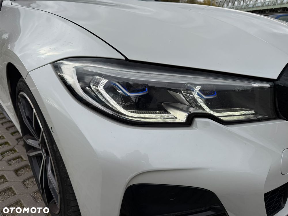 BMW 3 Series 2019 photo 3