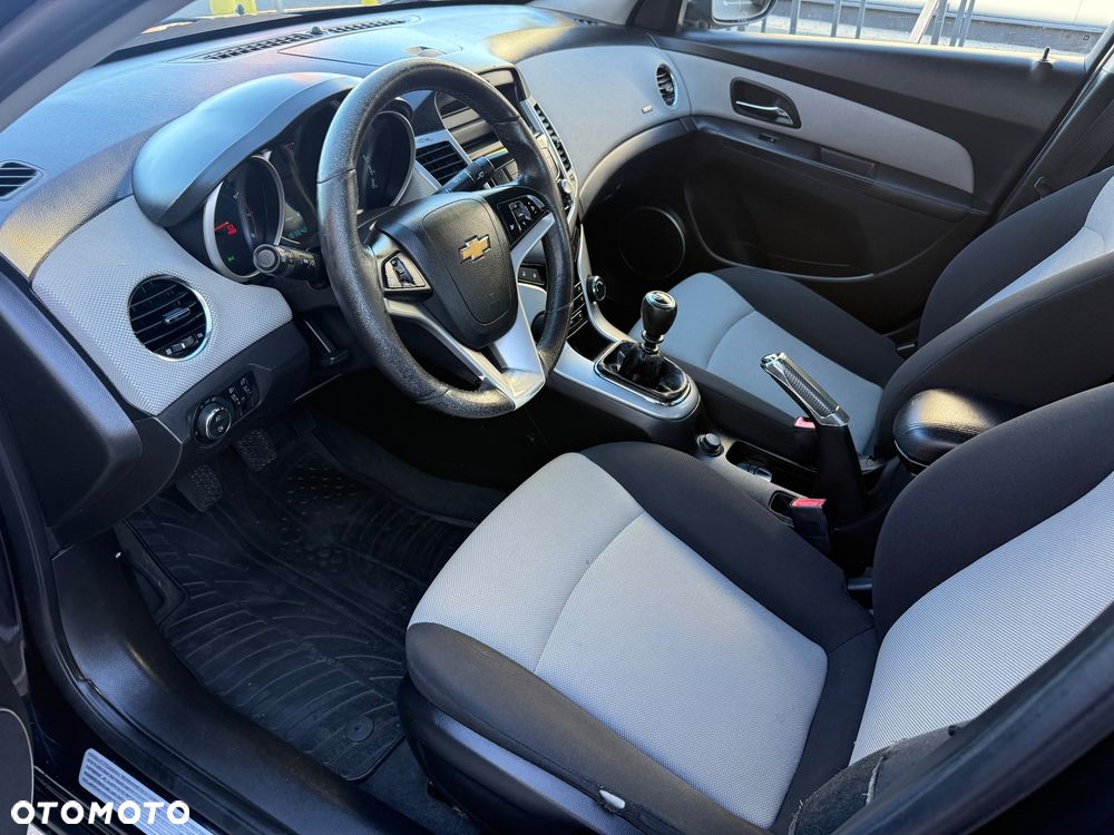 Chevrolet Cruze 1.6 LS - 15