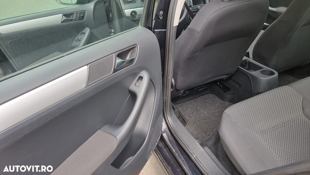 Volkswagen Jetta - 11