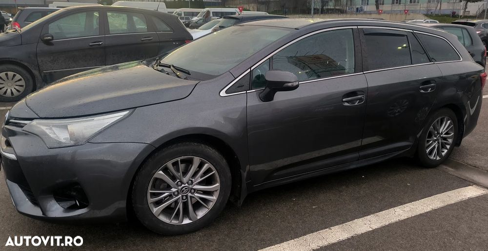 Toyota Avensis 2.0 D-4D Executive Terracotta - 1