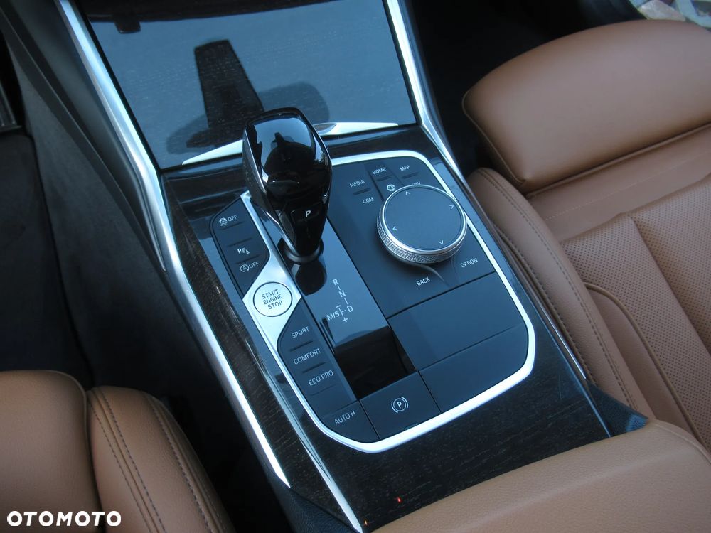 BMW Seria 3 318i Luxury Line - 15