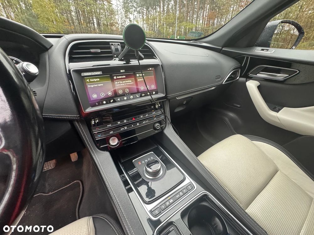 Jaguar F-Pace 2.0 i4P AWD R-Sport - 22