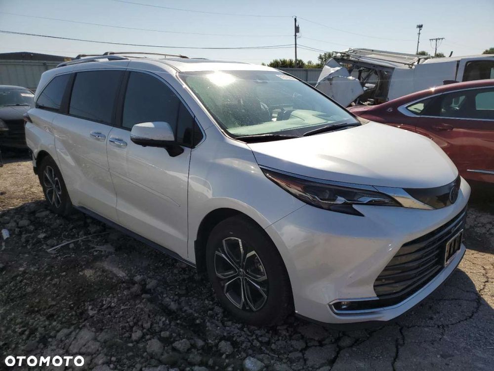 Toyota Sienna - 2