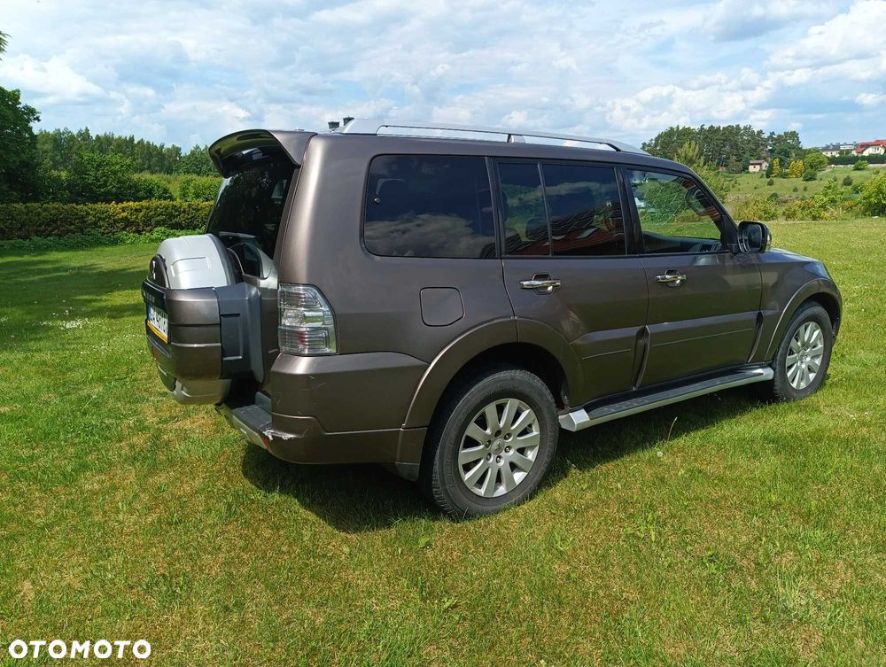 Mitsubishi Pajero - 2