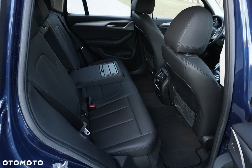 BMW X3 xDrive20i Advantage - 21