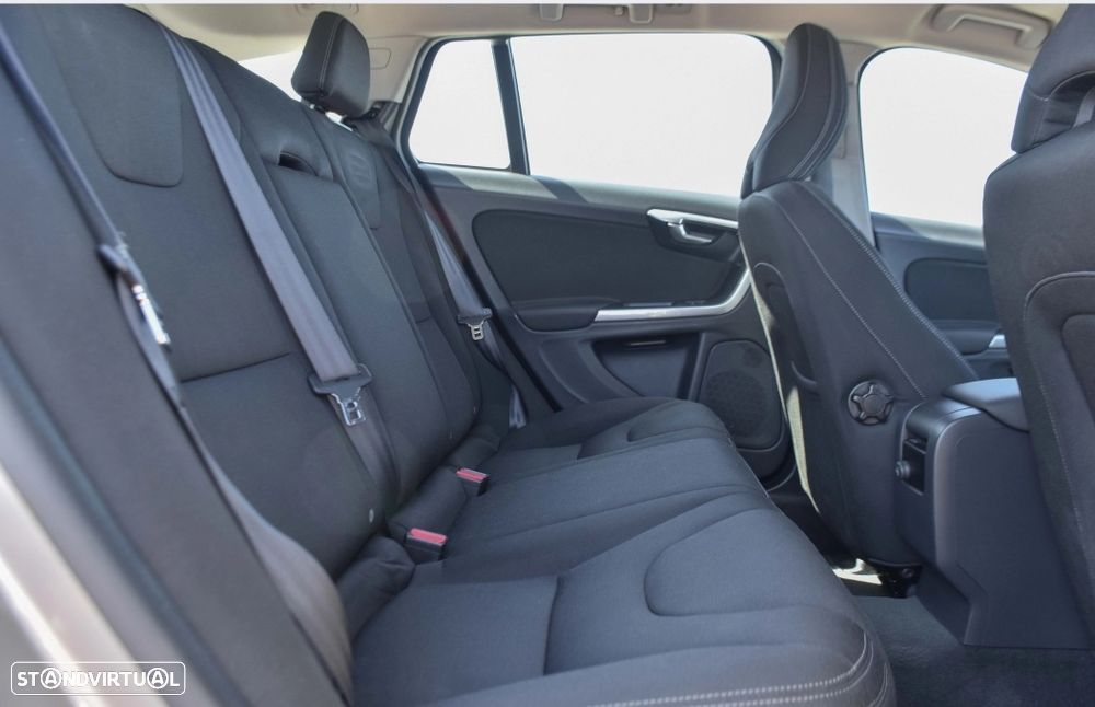 Volvo V60 D2 - 10