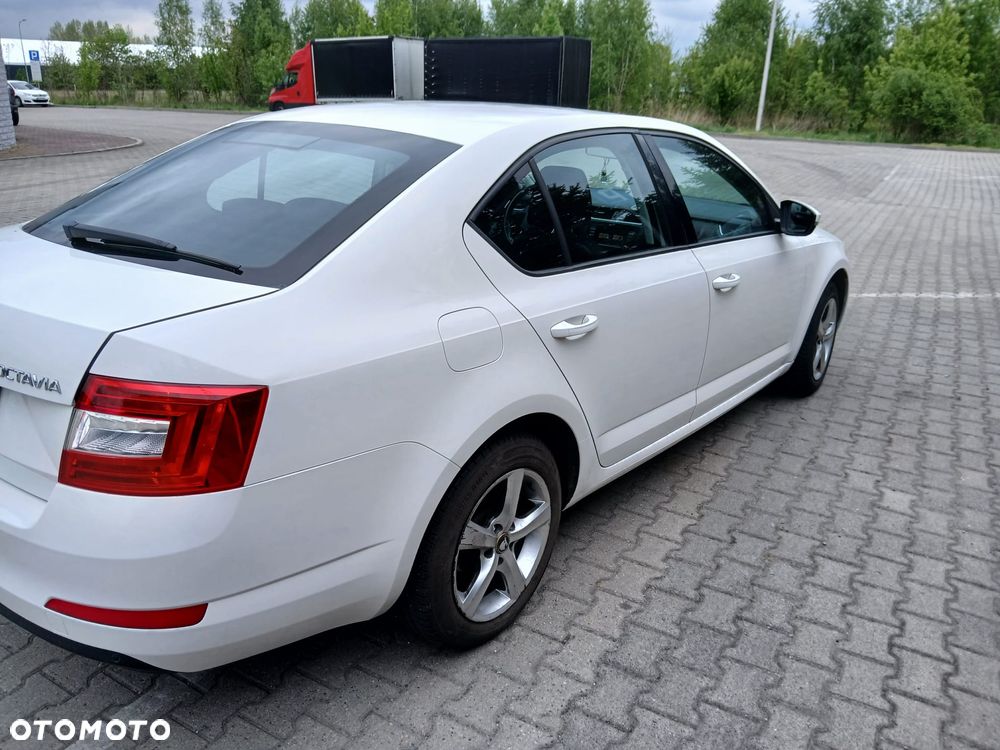 Skoda Octavia 1.6 TDI Solution - 8