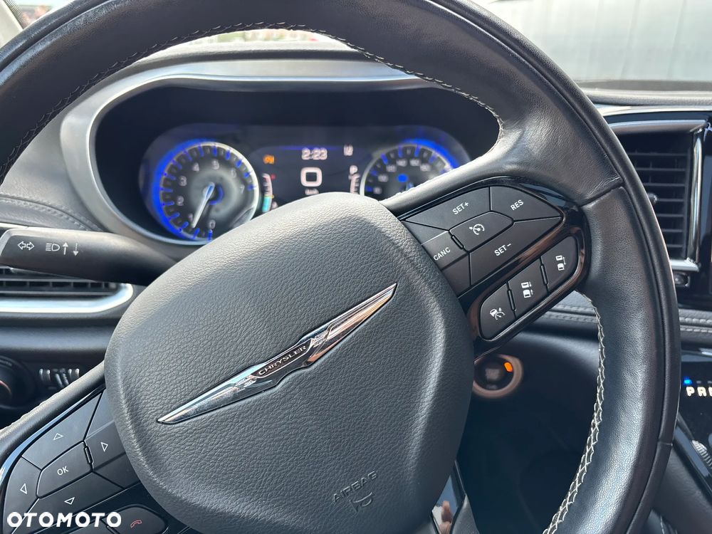 Chrysler Pacifica - 33