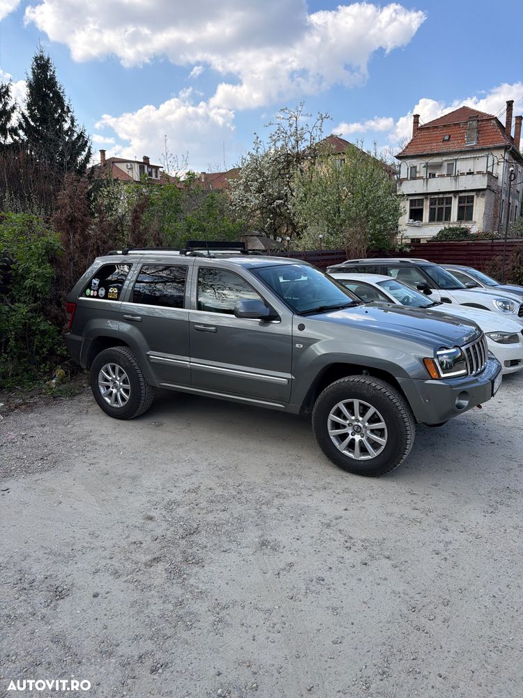 Jeep Grand Cherokee - 31