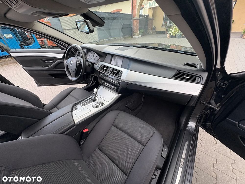 BMW Seria 5 530d Touring - 11