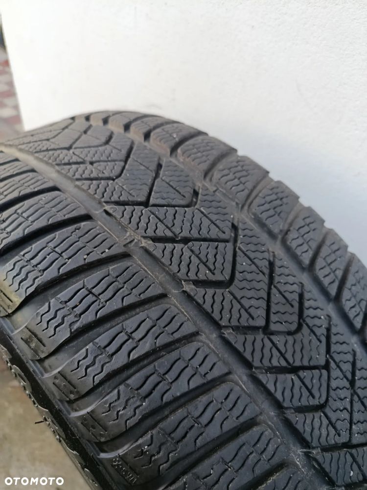 2x Pirelli Winter Sottozero 3 245/40 R19 RUN FLAT DOT 2322, 6,5 mm - 3