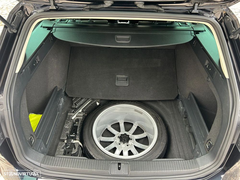 VW Passat Variant 1.6 TDI Highline DSG - 21
