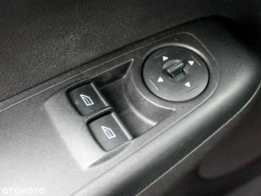 Ford Transit Courier - 30