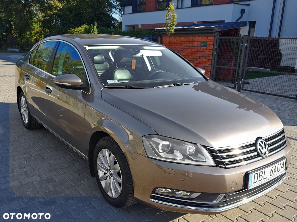 Volkswagen Passat - 1