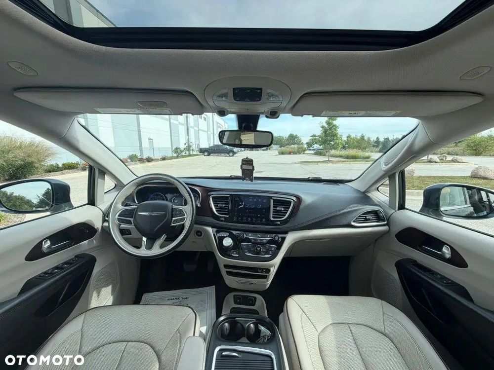 Chrysler Pacifica - 12