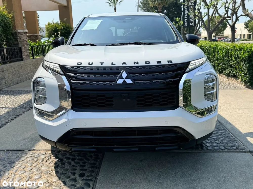 Mitsubishi Outlander - 1