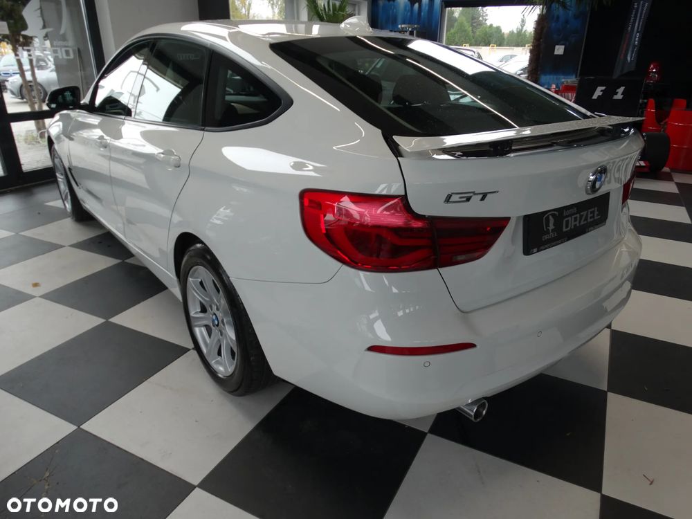 BMW Seria 3 318d Luxury Line - 12
