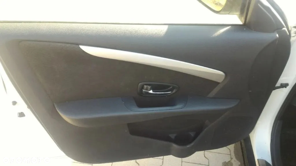 Nissan Almera - 18
