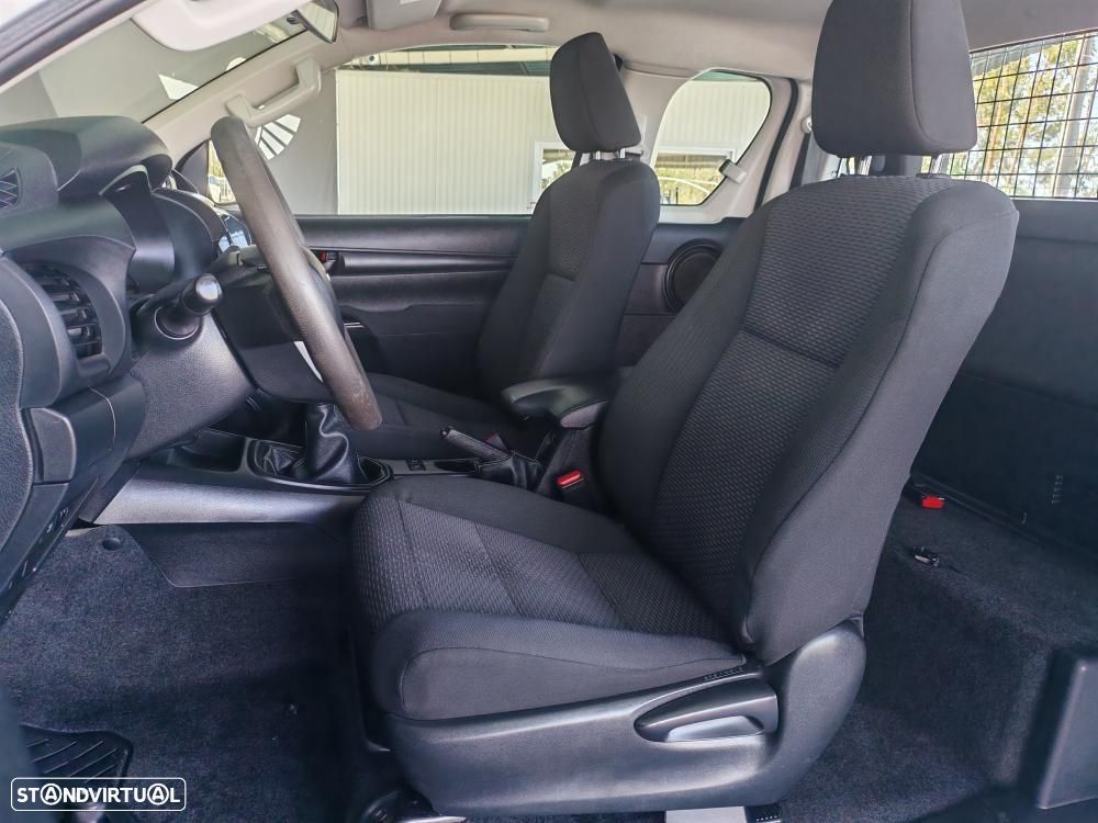 Toyota Hilux 2.4 D-4D 4WD CE 3L - 9