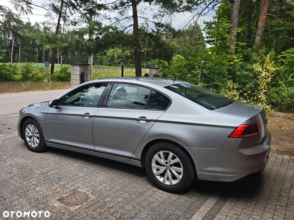 Volkswagen Passat - 4