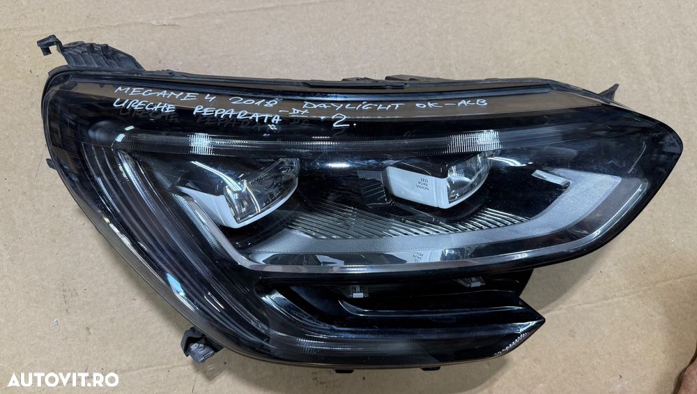 Far dreapta full led pure vision RENAULT MEGANE 4 an 2018 cod 260104596R daylight alb nu e ingalbenit - 2