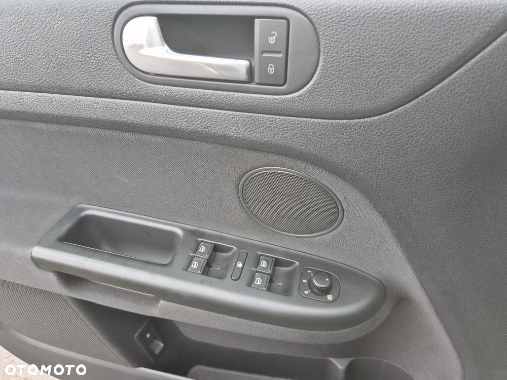 Volkswagen Golf Plus 2.0 TDI DPF Comfortline - 10