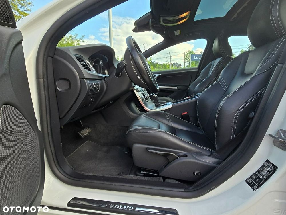 Volvo V60 D2 Geartronic Summum - 21