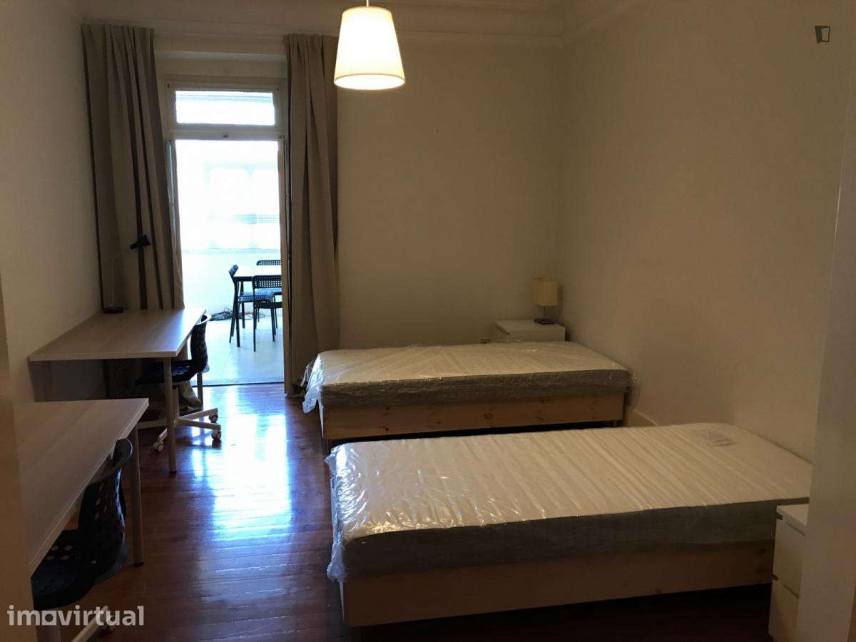 Quarto - localizado em Alameda Lisbon - Grande imagem: 2/33