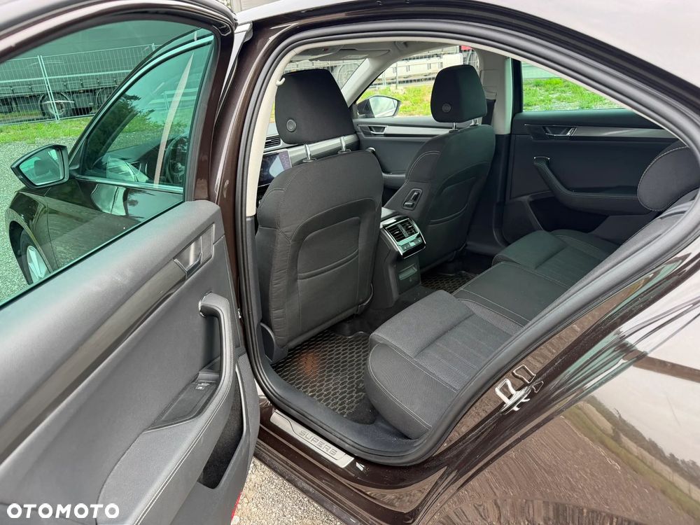 Skoda Superb 2.0 TDI Active DSG - 9