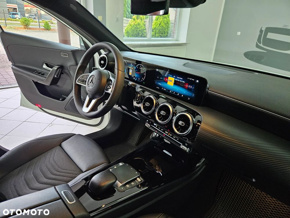 Mercedes-Benz Klasa A 180 d AMG Line 8G-DCT - 33