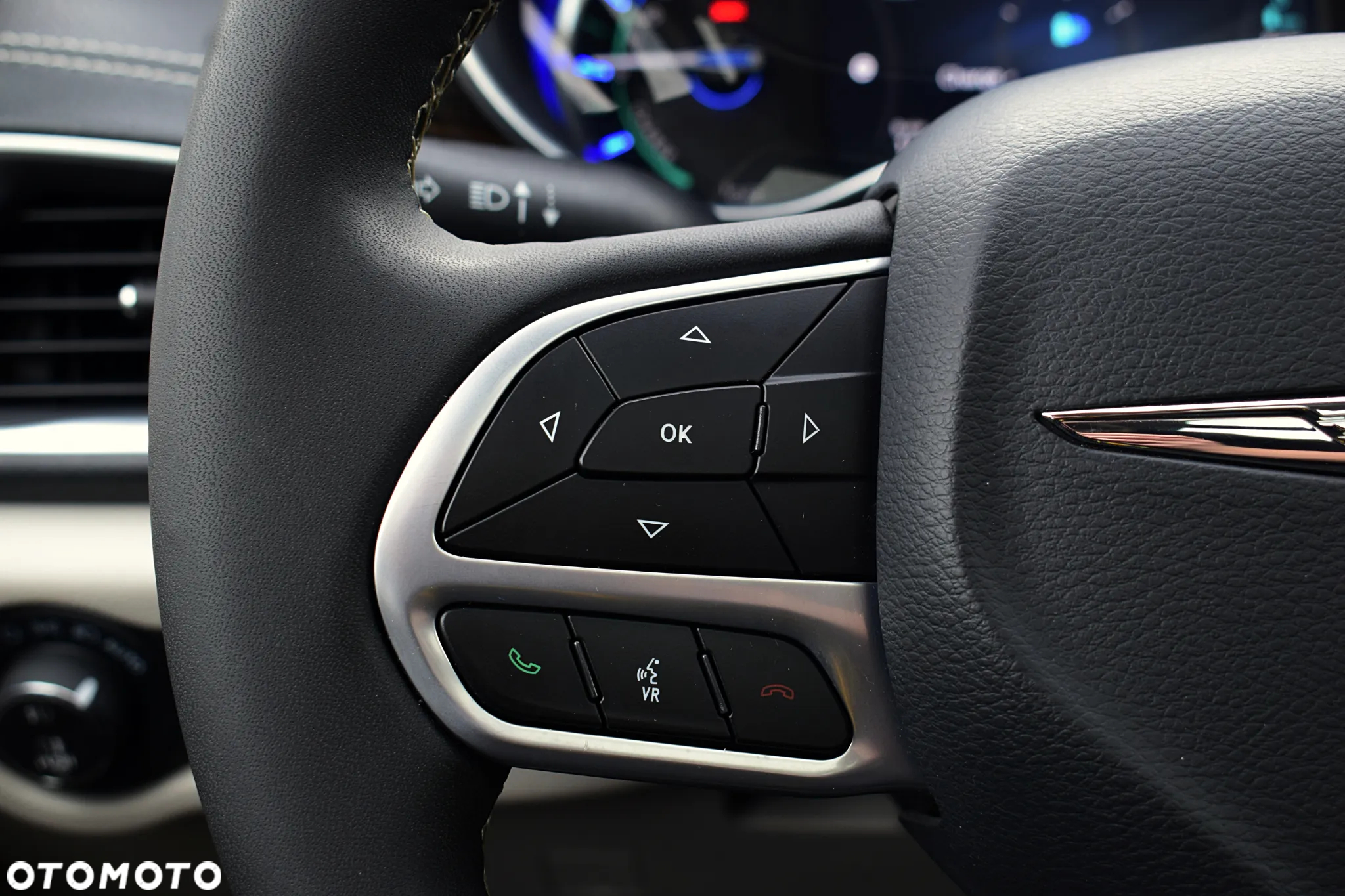 Chrysler Pacifica - 12