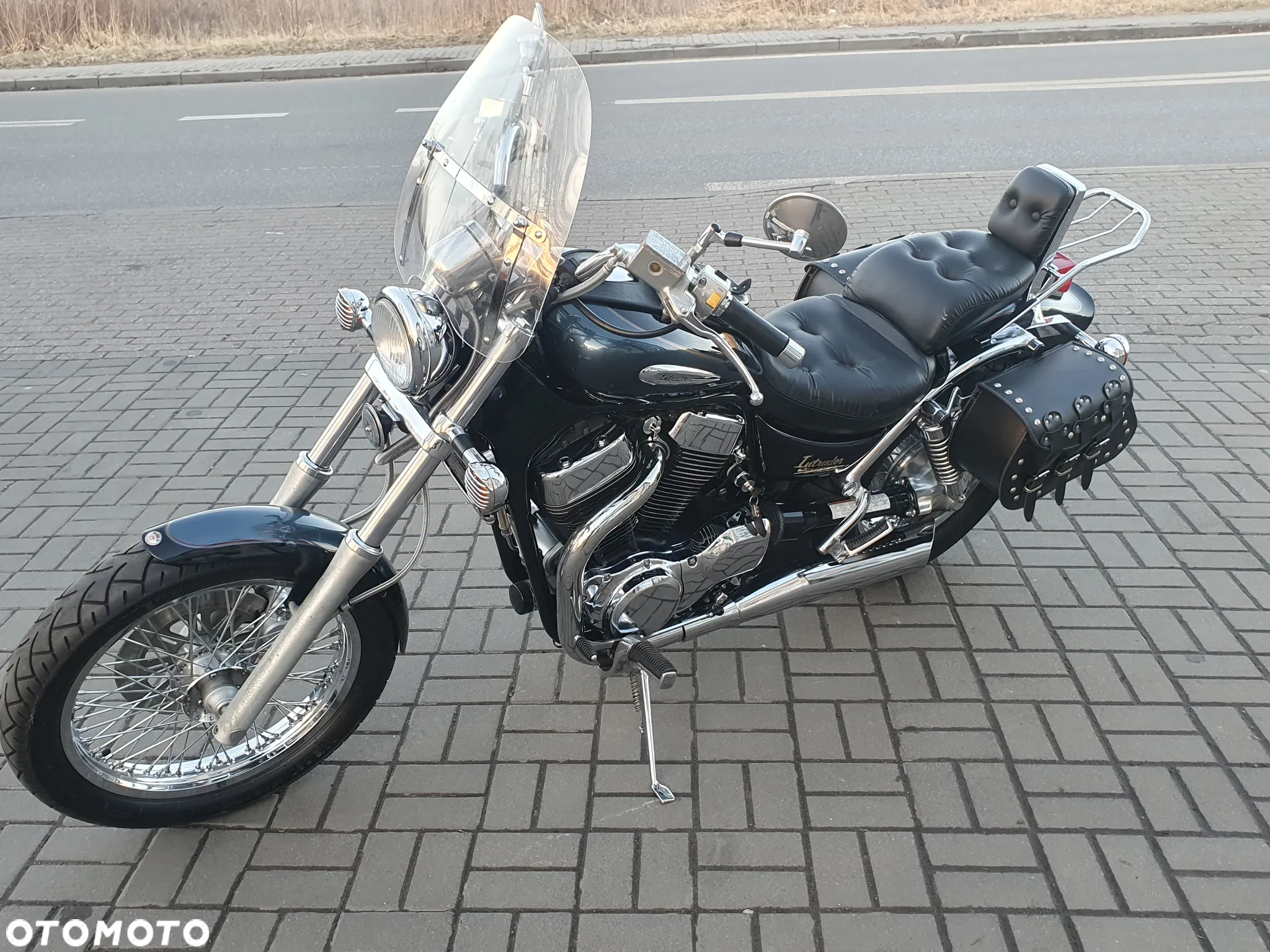 Suzuki Intruder - 24
