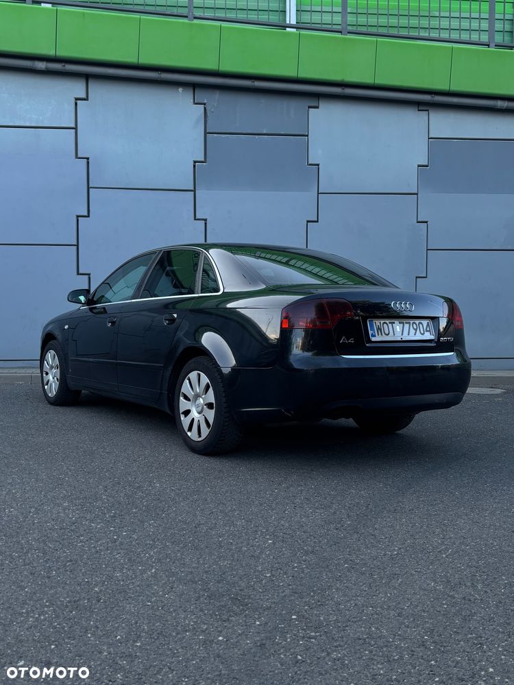 Audi A4 Limousine - 4