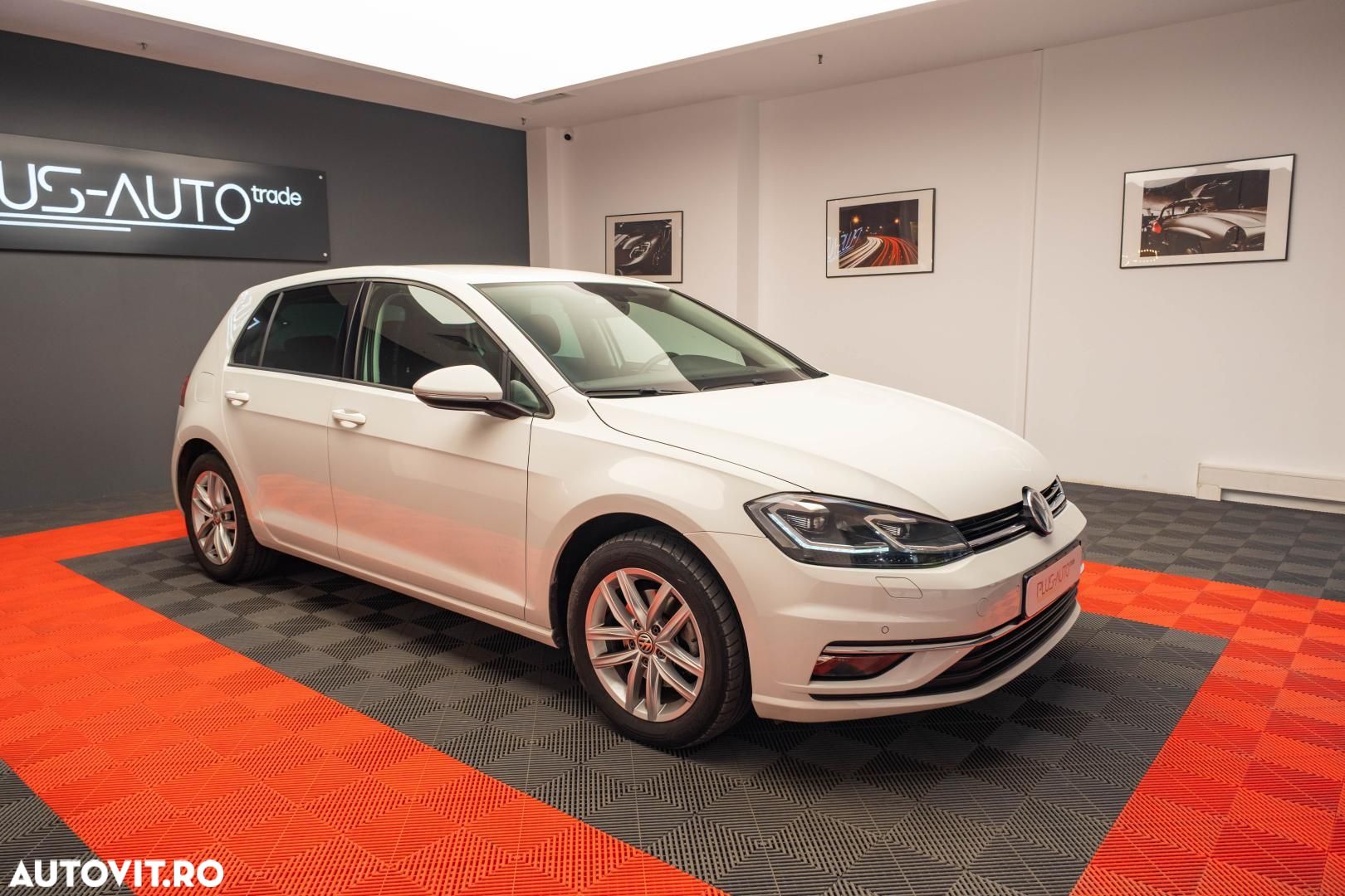 Volkswagen Golf - 1