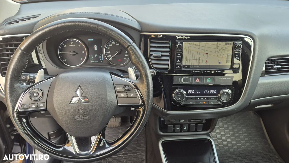 Mitsubishi Outlander - 10