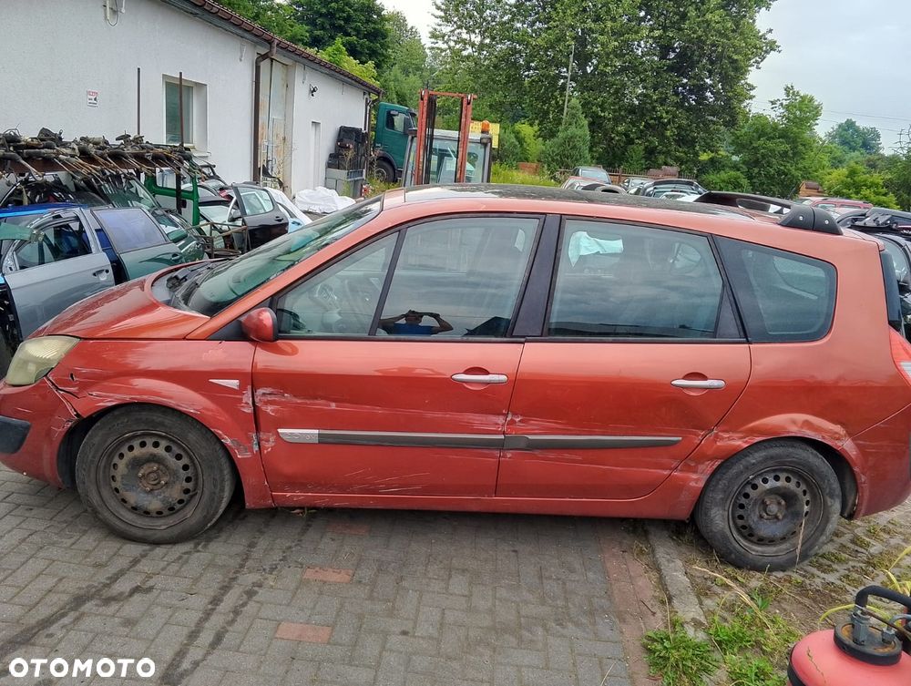 Renault Megane Grand Scenic II (03-06r.) 2.0B 134KM. Silnik F4R 770 ; F4R 771  Skrzynia ND0 015  Lakier TEB76 .Cały na części. GWARANCJA !!!  Przód Tył Zestaw Komplet Drzwi Klapa Zderzak Błotnik Maska Grill Atrapa Szyba Pas Lampa Lusterko Boczki Fotel Kanapa Kokpit Deska Rozdzielcza Przełącznik Włącznik Sterownik Przewody Wiązka Instalacja Moduł Komputer Czujnik Listwa Pompa Alternator Wtryski Głowica Rozrusznik Kompresor Sprzęgło Dwumas Silnik Skrzynia ABS Klimatyzacji Paliwa Wspomagania Kolektor Turbina Przepustnica Zawór Chłodnica Koło Hak Belka Sanki Zawieszenie Mcpherson Półoś Amortyzator Wydech Tłumik Zacisk Most - 5